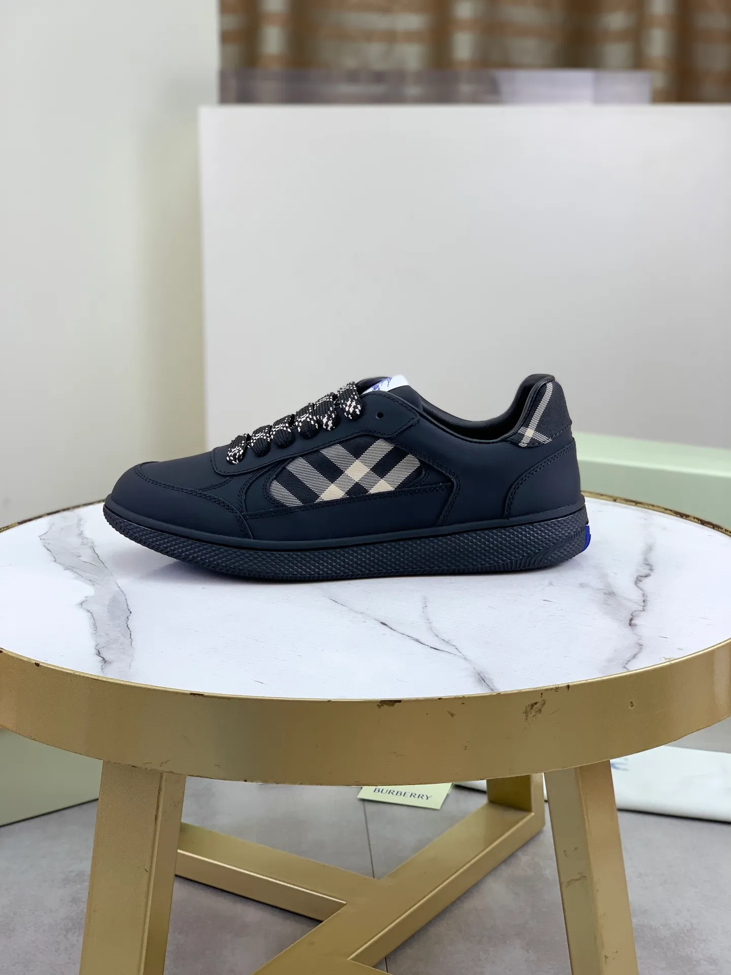 Factory price P640 [BURBERRY] Burberry - High-end quality original order - Upper: imported 🔝 original material - Inner lining: cowhide lining, feet; water-dyed cowhide - Outsole: ultra-light TPR rubber; two-color molded outsole - Super high quality control · Fine workmanship: highlighted (high-end, extravagance, grade) -Size: 39-45 (Male 38 46 can be customized) · Color: Multi-color optional
